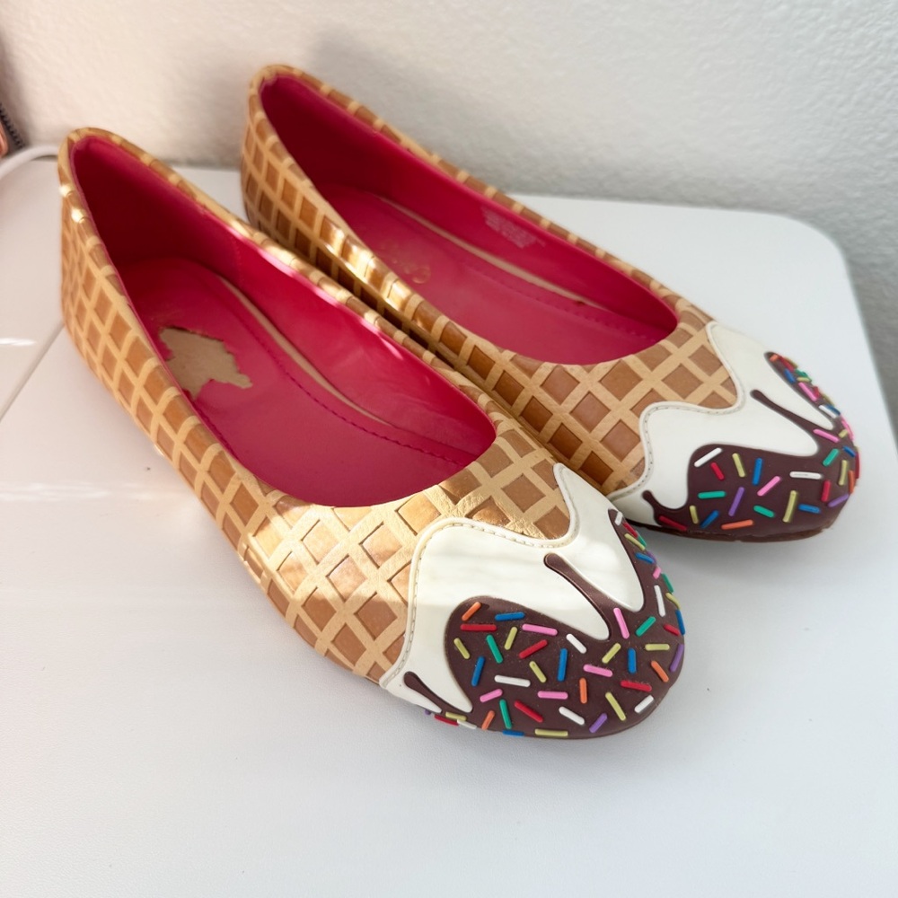 Shoe Bakery Women's Ice Cream Sundae Waffle Cone Sprinkle Flats Size 6